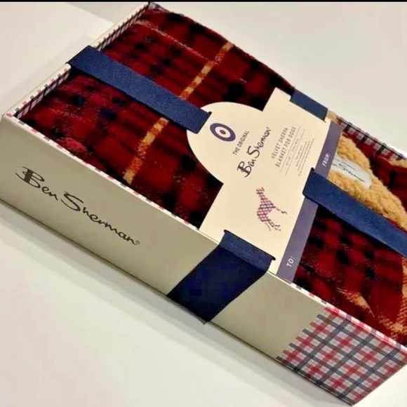 Ben Sherman Reversible Velvet Sherpa Dog Blanket - S - Picture 6 of 6